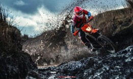 世俱杯直播-意甲球队队徽壁纸大全：经典与现代设计风格